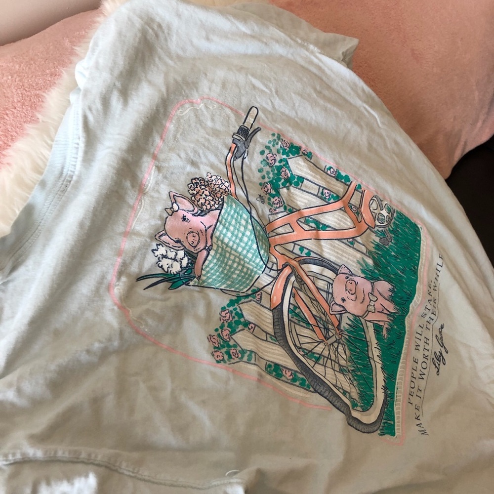 Lily Grace light blue tshirt with pigs graphic